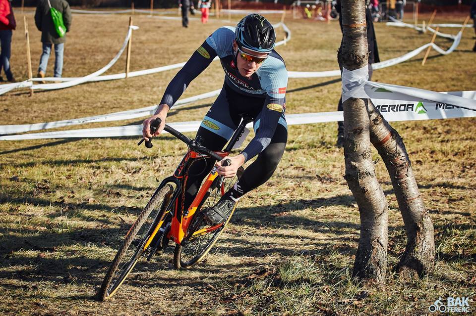 Hatalmas kecskeméti kerékpáros siker: Gohér Mihály nyerte a Cyclocross Magyar Kupát!